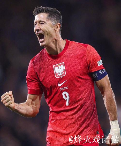 莱万过去15次首发出战法兰克福斩15球,曾两次上 莱万过去15次首发出战法兰克福斩15球,曾两次上